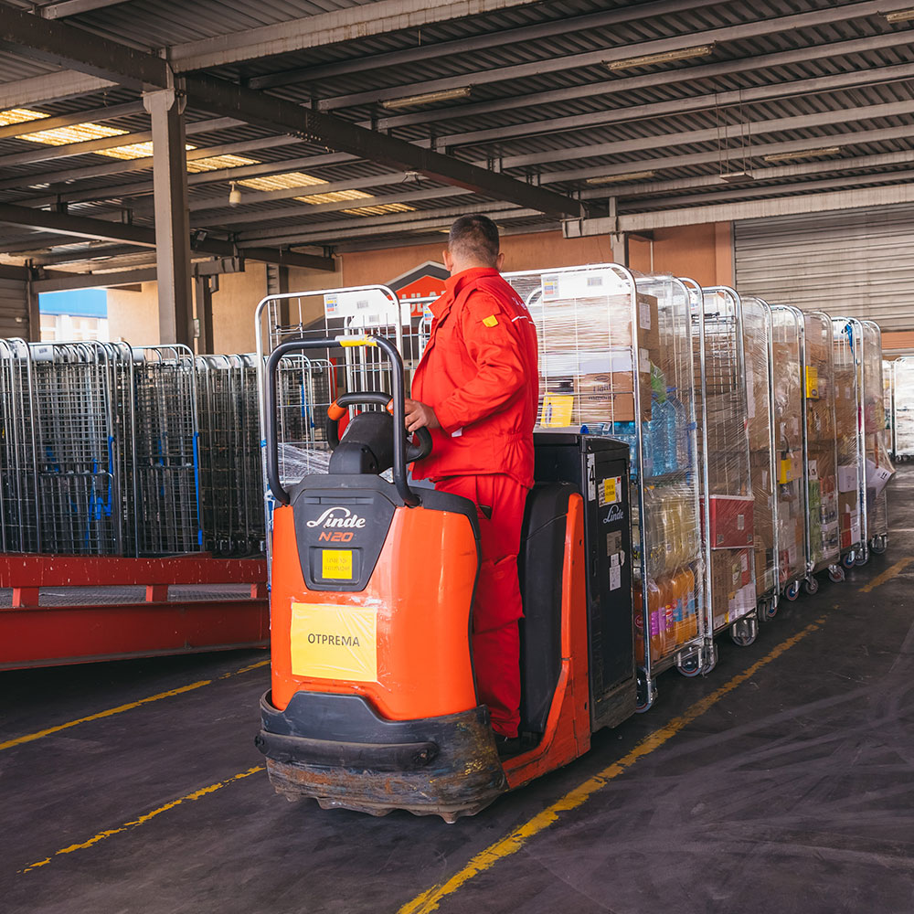Robotics and pallets for high-density storage systems